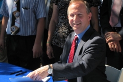 Photo of Governor Jack Markell signing House Bill 123